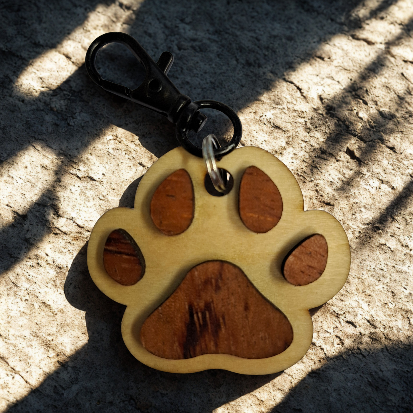 Personalisierter Pfoten-Anhänger aus Holz
